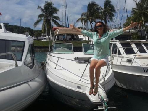 Жизнь на островах тихого океана. Россиянка купила необитаемый остров в Тихом океане и радуется жизни, живя в одноместной палатке