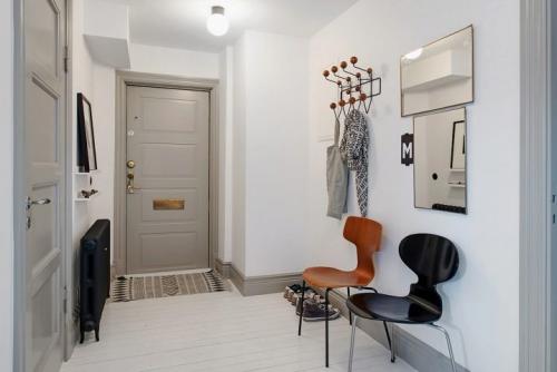 Встроенные прихожие в коридор малогабаритные. Разновидности компактных шкафов для вашей прихожей 11 Встроенные прихожие в коридор малогабаритные. Разновидности компактных шкафов для вашей прихожей 11