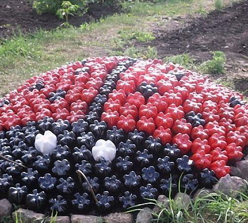 Как сделать клумбу из бутылок пластиковых. Форма клумб и бордюров из пластиковых бутылок