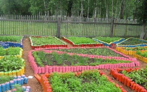 Как сделать клумбу из бутылок пластиковых. Форма клумб и бордюров из пластиковых бутылок 05 Как сделать клумбу из бутылок пластиковых. Форма клумб и бордюров из пластиковых бутылок 05