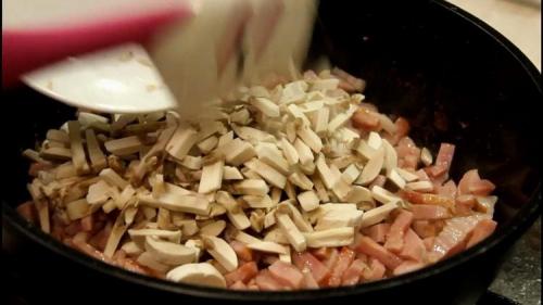 Паста с курицей и беконом. Классический рецепт пасты 08