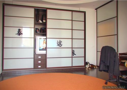 Шкаф купе в гостиной. Шкаф-купе в гостиную 04