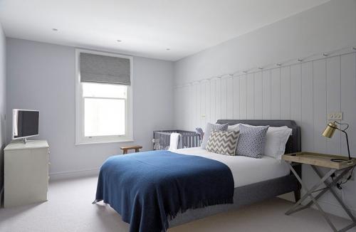 Дом со спокойным интерьером и уютным двориком 18