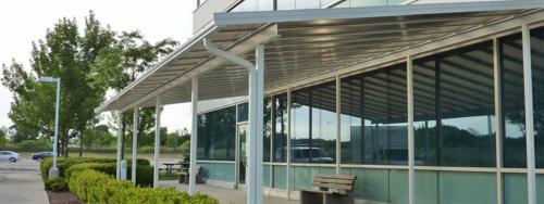 Навесы во дворе частного. Из чего сделать навес во дворе частного дома?