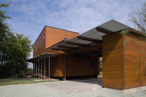 Навесы во дворе частного. Из чего сделать навес во дворе частного дома?