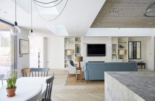 Дом со спокойным интерьером и уютным двориком 03