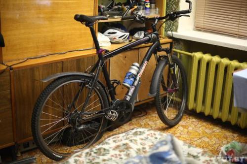 Как хранить велосипед В маленькой квартире.  В кладовке