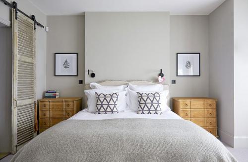 Дом со спокойным интерьером и уютным двориком 12