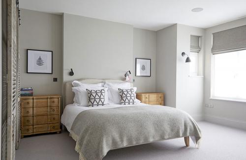 Дом со спокойным интерьером и уютным двориком 11