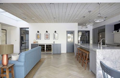 Дом со спокойным интерьером и уютным двориком 08