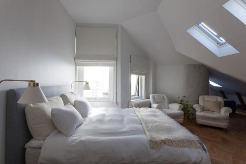 Квартира с библиотекой и столетними фаянсовыми печами 13