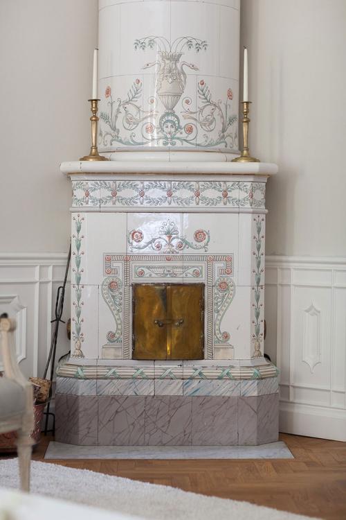 Квартира с библиотекой и столетними фаянсовыми печами 01