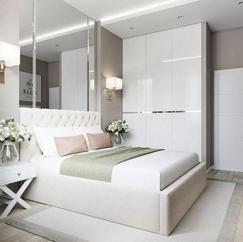 Шкаф купе на всю стену в спальню. Матовые фасады