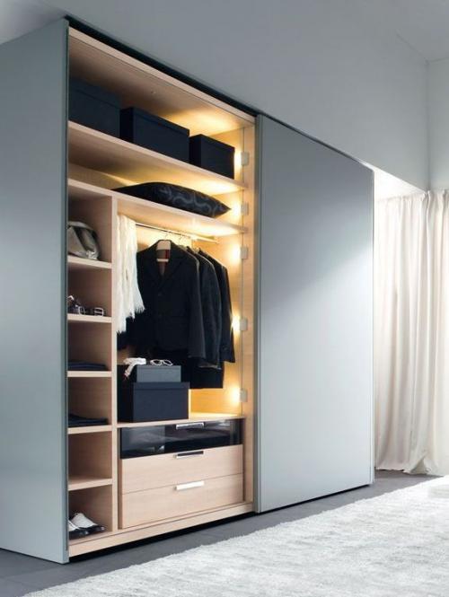 Шкаф купе на всю стену в спальню. Матовые фасады