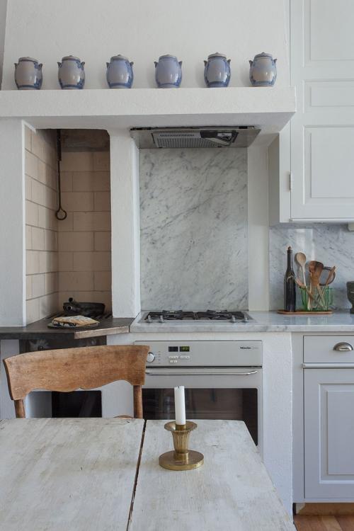 Квартира с библиотекой и столетними фаянсовыми печами 11