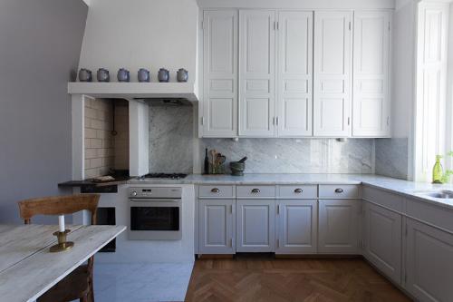 Квартира с библиотекой и столетними фаянсовыми печами 10