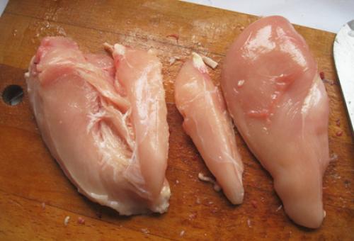 Как нарезать филе курицы поперек волокон. Как разделать куриную грудку