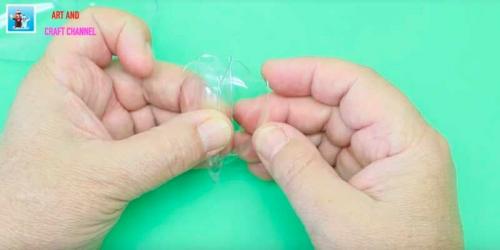 Искусственные цветы из пластиковых бутылок своими руками. Цветы из пластиковых бутылок своими руками – пошаговый мастер-класс для начинающих