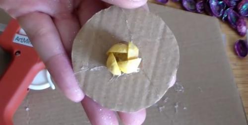 Поделка из фисташек скорлупы. Декор для дома своими руками 15 Поделка из фисташек скорлупы. Декор для дома своими руками 15