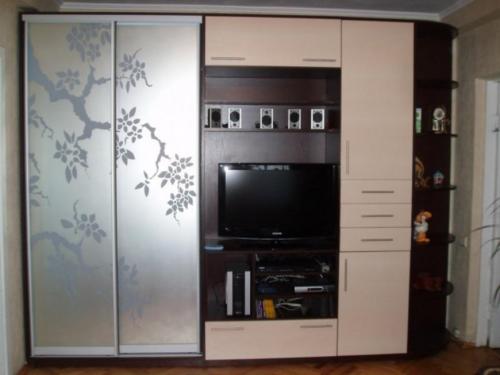 Шкаф купе в зал во всю стену. Шкаф-купе в гостиную 34 Шкаф купе в зал во всю стену. Шкаф-купе в гостиную 34