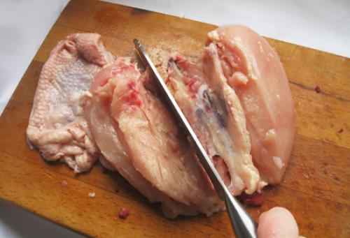Как нарезать филе курицы поперек волокон. Как разделать куриную грудку