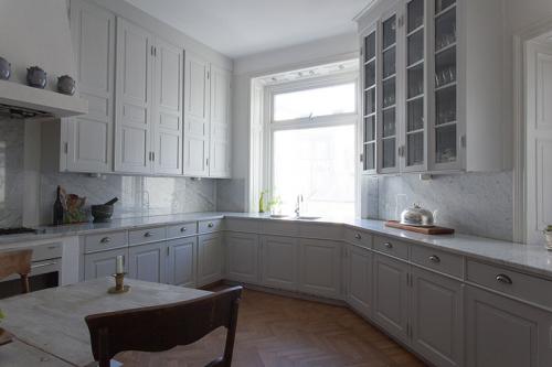 Квартира с библиотекой и столетними фаянсовыми печами 09