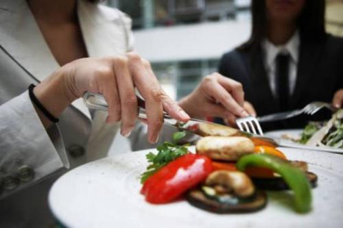 Картинки правила этикета за столом. 15 правил этикета за столом, которые должен знать каждый