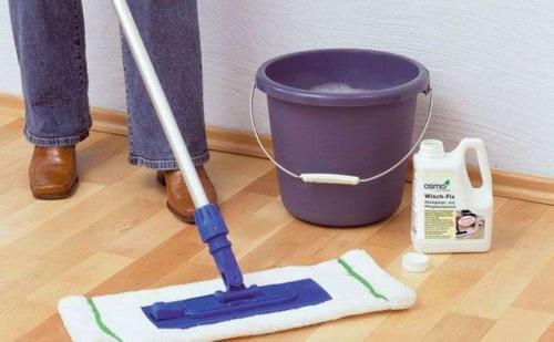 Уход за ламинатом в домашних условиях. Как ухаживать за ламинатом в квартире: сухая и влажная уборка и устранение повреждений в домашних условиях 01 Уход за ламинатом в домашних условиях. Как ухаживать за ламинатом в квартире: сухая и влажная уборка и устранение повреждений в домашних условиях 01