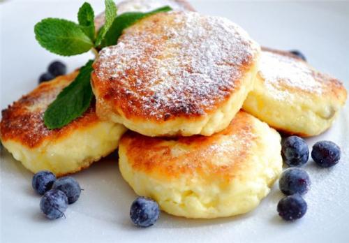 Сырники из творога сочные. Как приготовить пышные сырники: правила и секреты