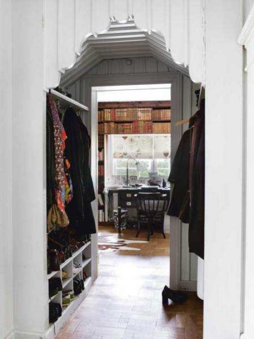 Желтый снаружи, белый внутри 06