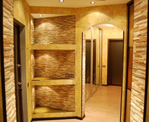 Декоративный кирпич в коридоре. Варианты сплошной и фрагментной отделки стен