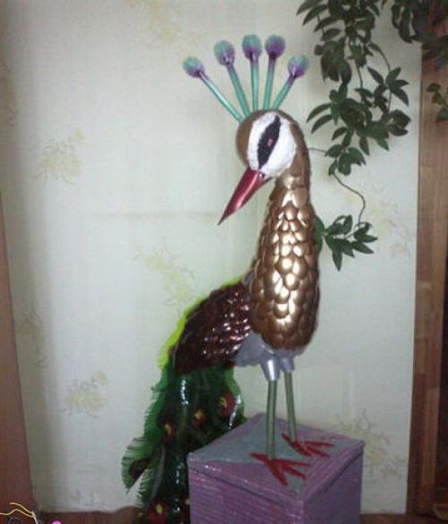 Как сделать павлина из пластиковых бутылок. Птица счастья: павлин из пластиковой бутылки 42 Как сделать павлина из пластиковых бутылок. Птица счастья: павлин из пластиковой бутылки 42