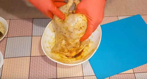 Как сделать румяную корочку на курице. Курица целиком в духовке с хрустящей корочкой на соли