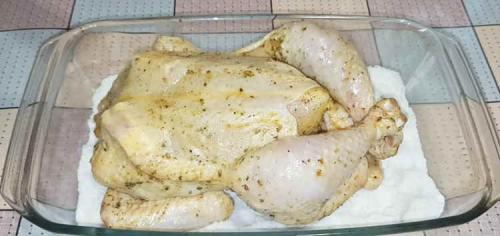 Как сделать румяную корочку на курице. Курица целиком в духовке с хрустящей корочкой на соли