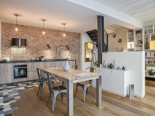 Уютные апартаменты в два уровня 02