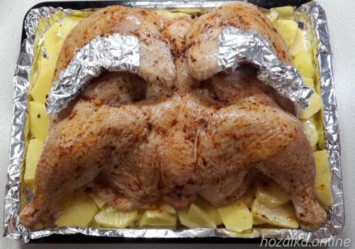 Как приготовить курицу с корочкой хрустящей. Рецепт целой курицы с хрустящей корочкой в духовке с картошкой