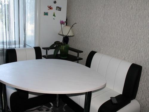 Флизелиновые обои на кухню. Виды обоев для кухни