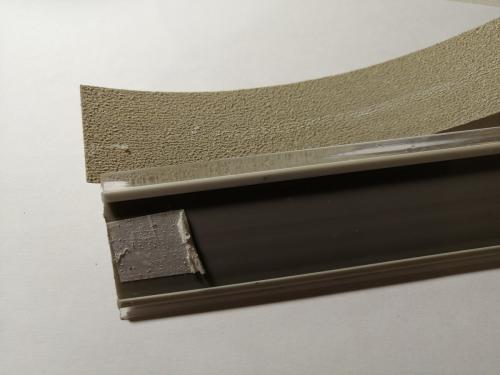 Чем заменить плинтус для столешницы. Кромка в плинтусе для столешницы больше не двигается