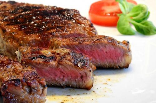 Как правильно жарить стейки из говядины на сковороде. Как жарить стейк из говядины на сковороде гриль