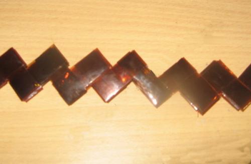 Корзина для белья из пластиковых крышек. Вместительная корзина из пластиковых бутылок