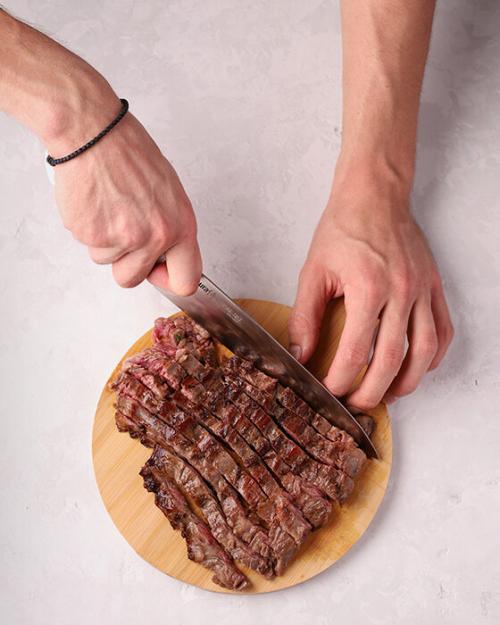 Как правильно жарить стейк из говядины на сковороде гриль. Стейк из говядины на сковороде