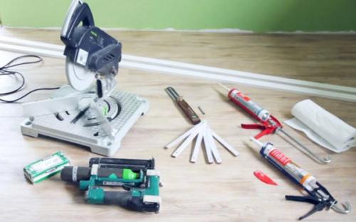 Плинтус для кухонной столешницы. Установка плинтуса для столешницы