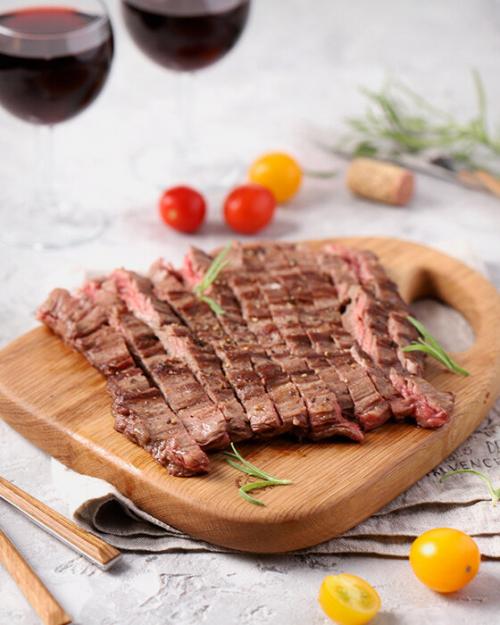 Как правильно жарить стейк из говядины на сковороде гриль. Стейк из говядины на сковороде