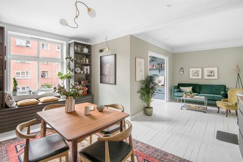 Пастель и зелень: квартира в нейтральных тонах 01