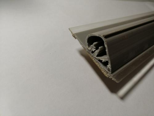 Чем заменить плинтус для столешницы. Кромка в плинтусе для столешницы больше не двигается