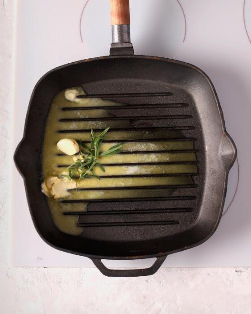 Как правильно жарить стейк из говядины на сковороде гриль. Стейк из говядины на сковороде