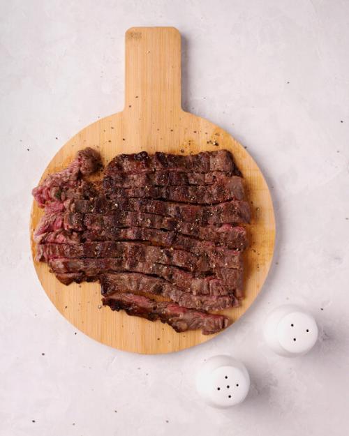 Как правильно жарить стейк из говядины на сковороде гриль. Стейк из говядины на сковороде