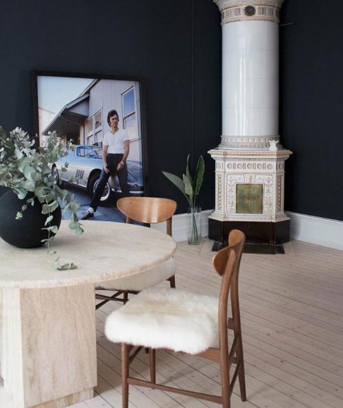 Контрастный скандинавский интерьер 01