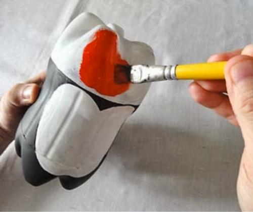 Поделка на новый год пингвин. Маленький пингвин из пластиковой бутылки