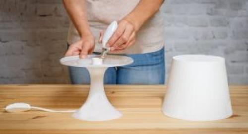 Настольная лампа для уроков. Основные виды приборов: настольная лампа для школьника или ребенка другого возраста